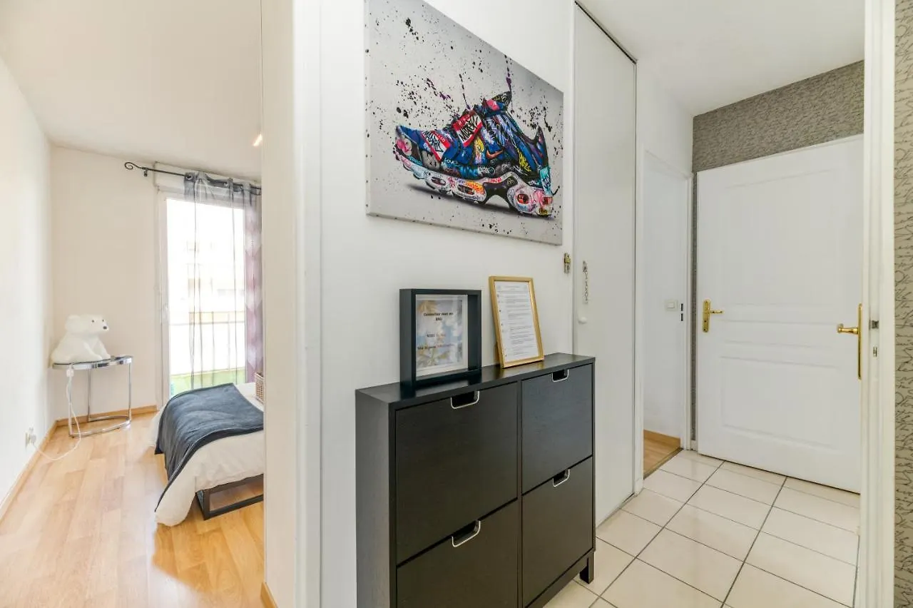R'Apparts T3 Pop Culture Grenoble Apartment
