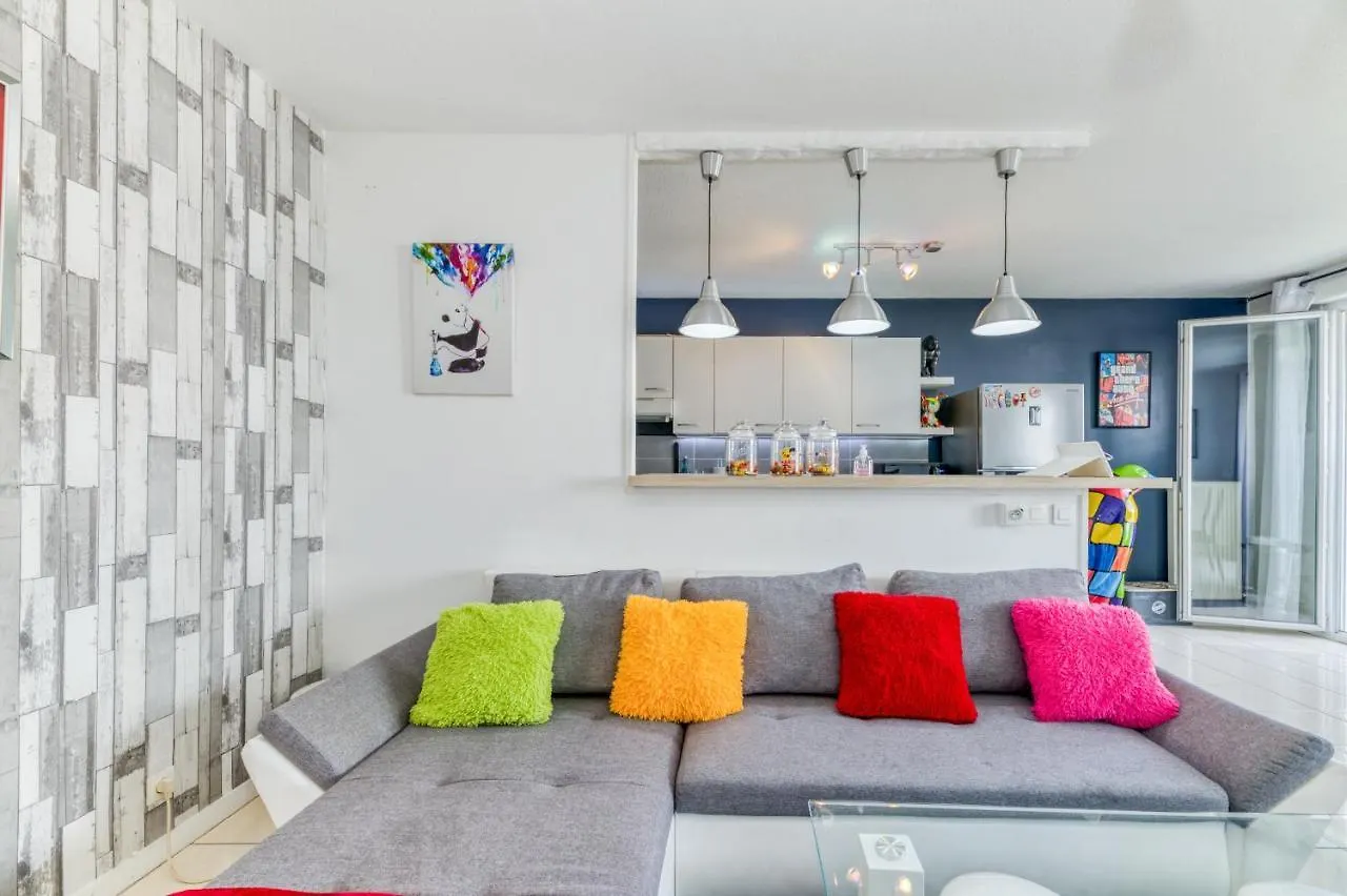 R'Apparts T3 Pop Culture Grenoble Apartment