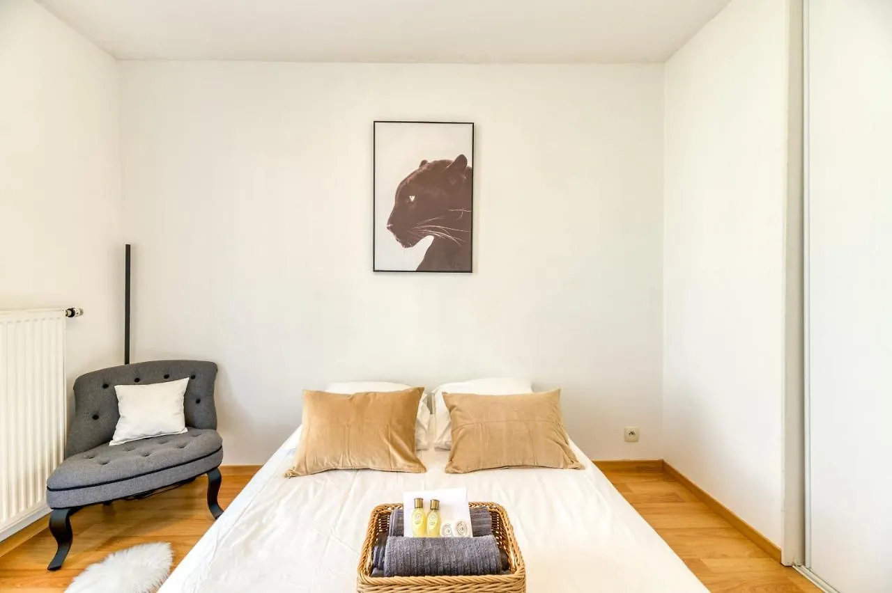 R'Apparts T3 Pop Culture Grenoble Apartment