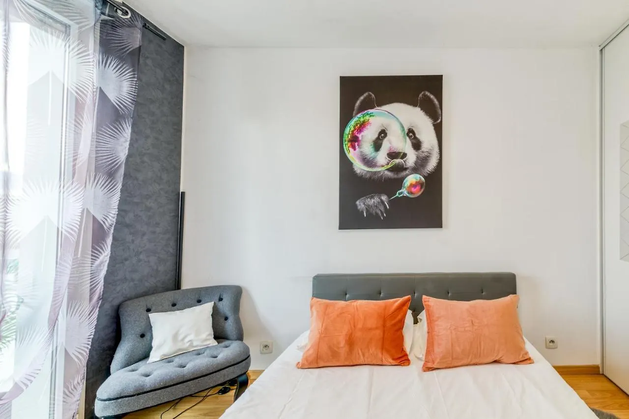 R'Apparts T3 Pop Culture Grenoble Apartment